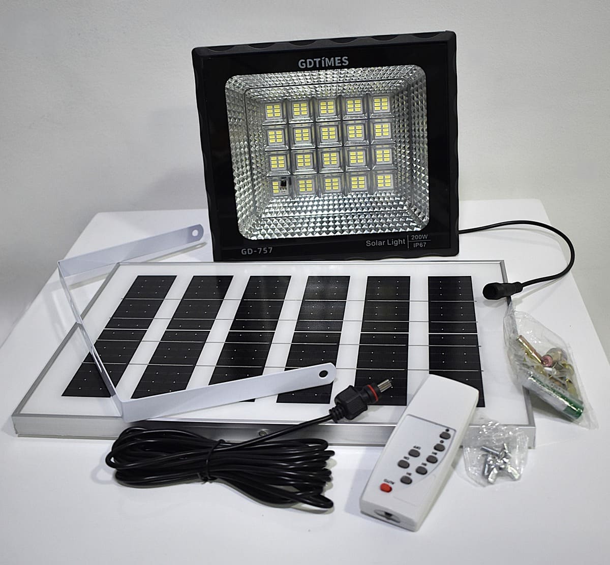 Kit Reflector LED 200W Recargable, Panel Solar y Control Remoto Con Temporizador - GDTimes GD-757