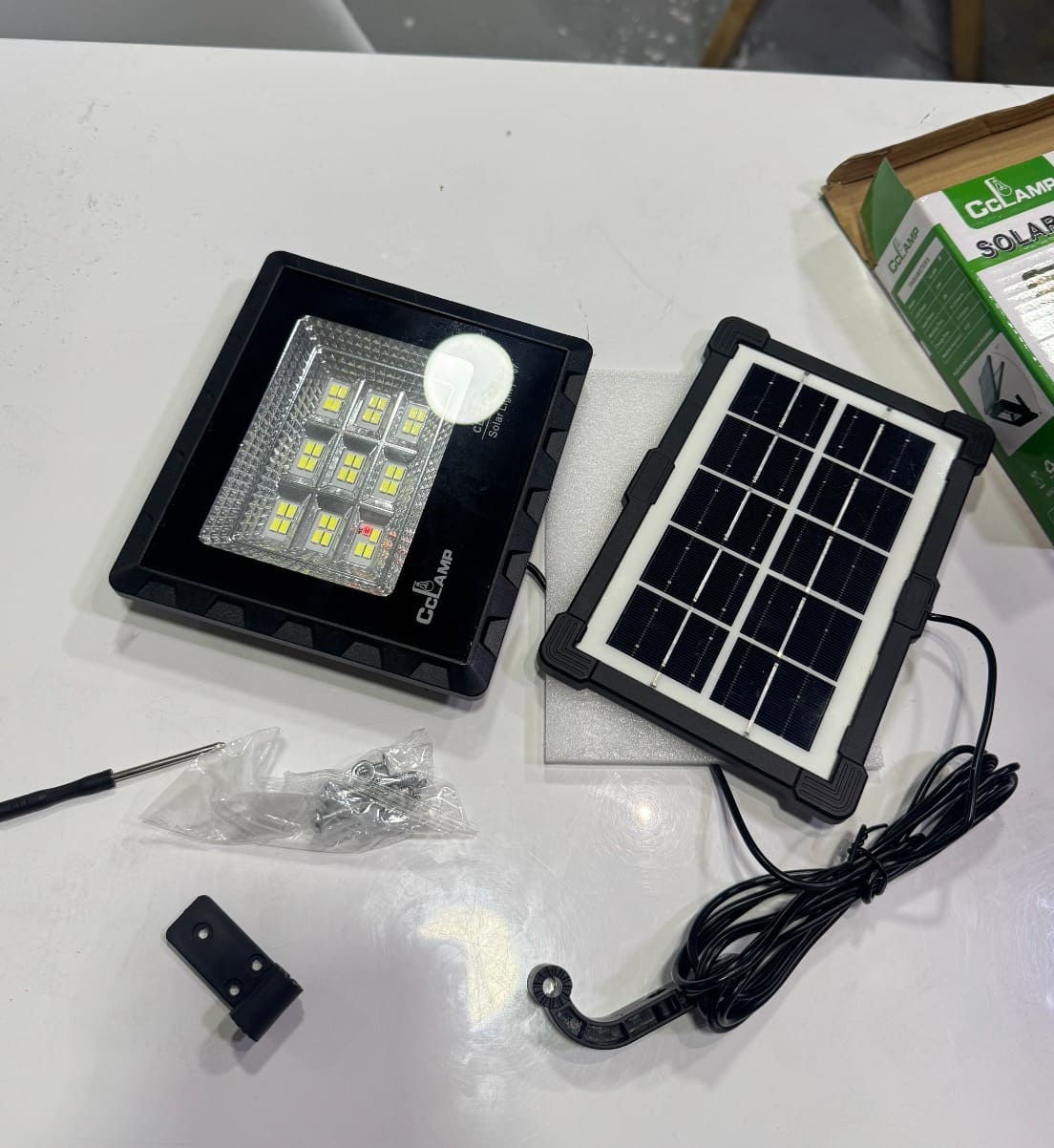 Kit Reflector LED 30W Recargable y Panel Solar - CcLamp CL-080